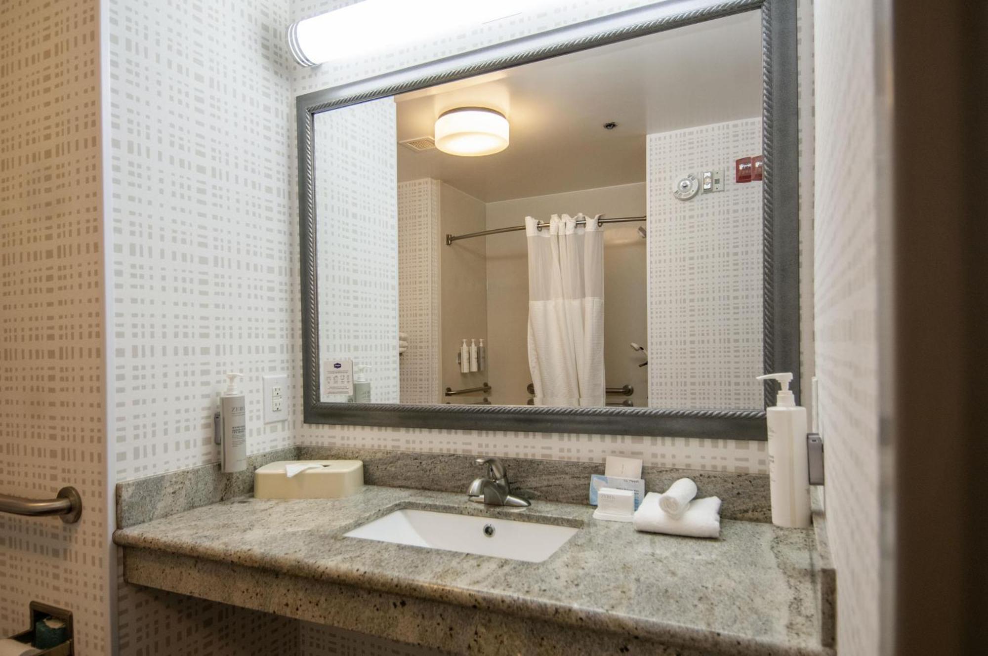 King Room Accessible Tub Mobility Hearing Access or Non-Smoking